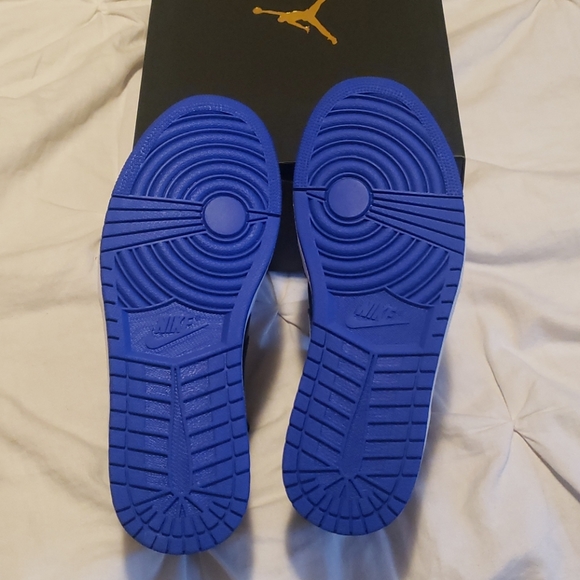 Jordan 1 Mid SOLD - Picture 3 of 4